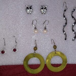 Women's earrings. 5 pair of earrings, variety. Never worn, perfect condition!
